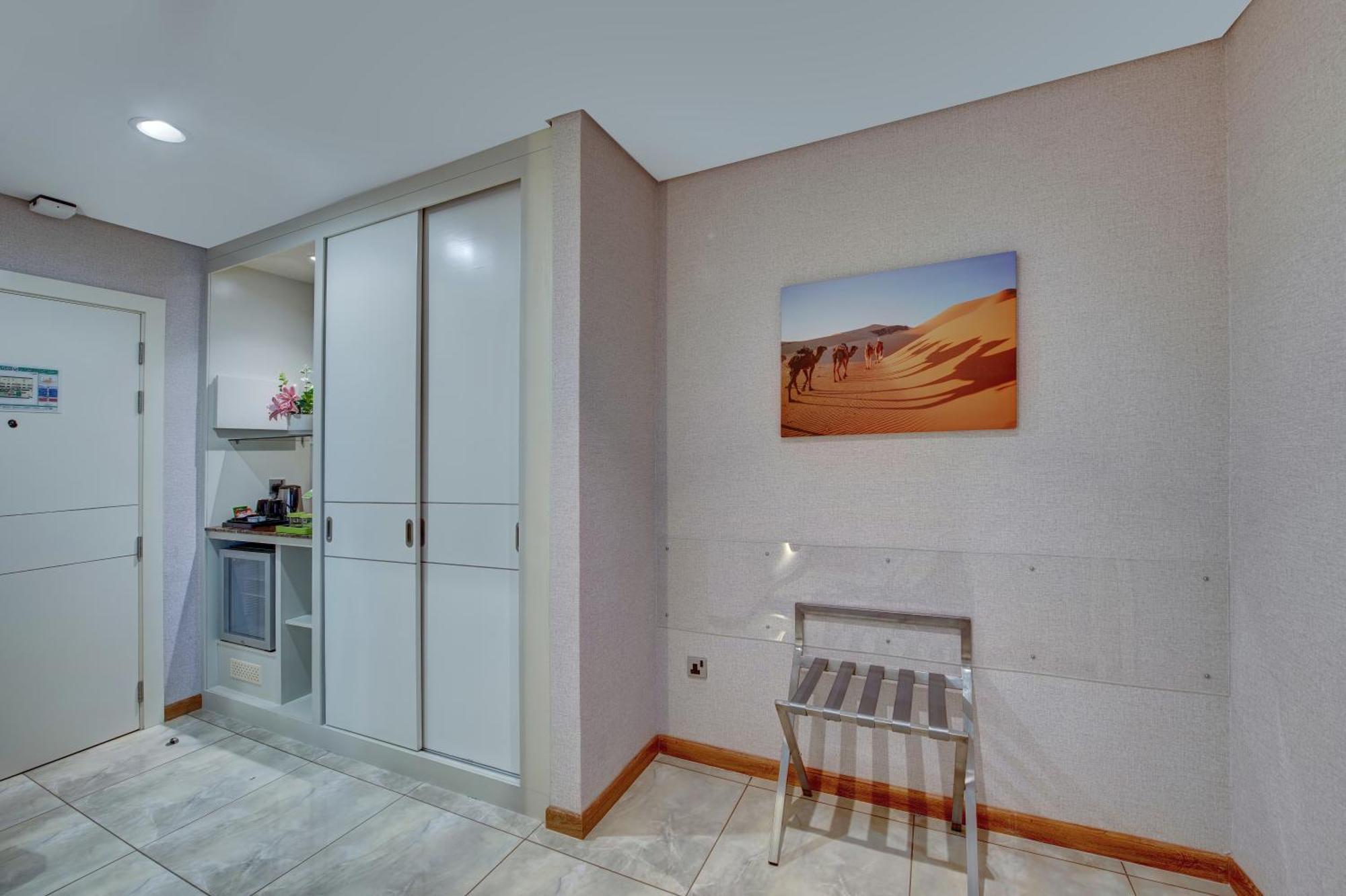 La Quinta By Wyndham Abu Dhabi Al Wahda Hotel Eksteriør billede