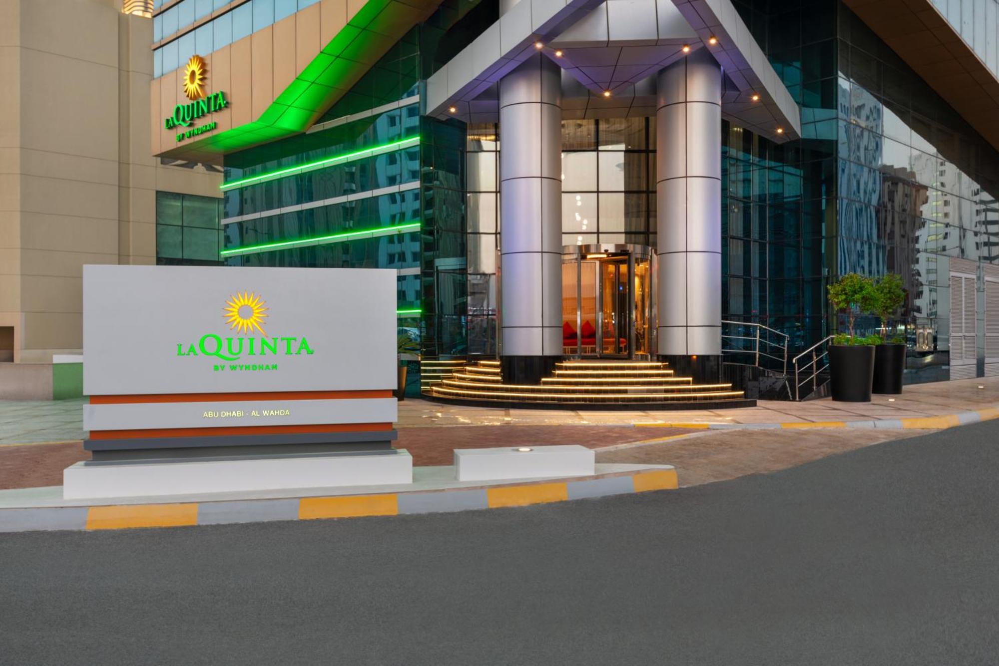 La Quinta By Wyndham Abu Dhabi Al Wahda Hotel Eksteriør billede